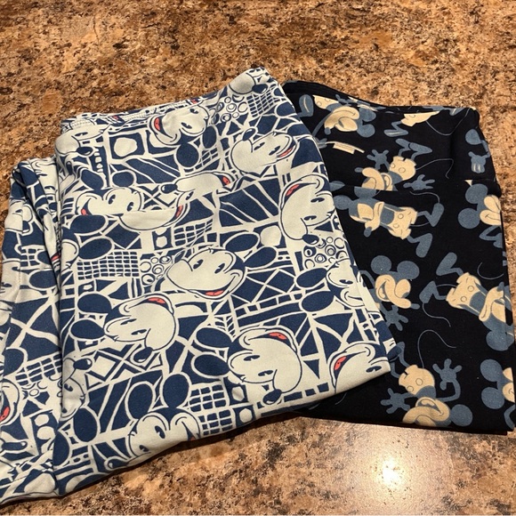 💕 The Disney Collection by LuLaRoe Size O/S Bundle - Picture 1 of 8